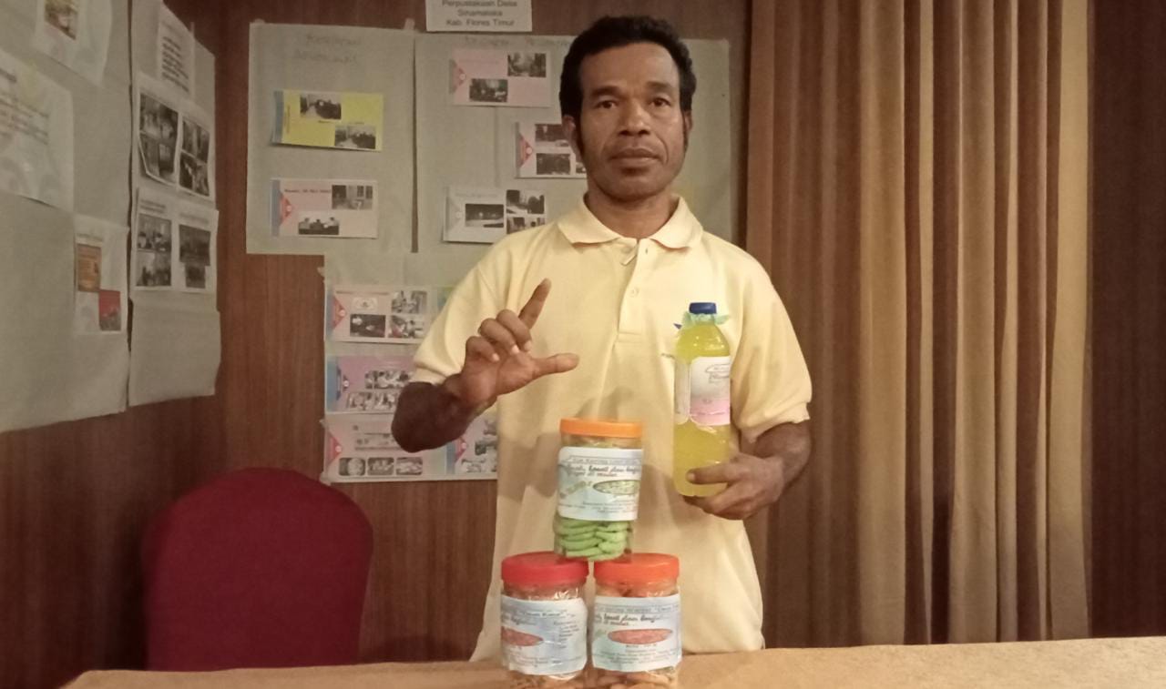 Nikmatnya Minyak Goreng Ema-Ema Berkarya Cendana di Desa Sinamalaka, Kecamatan Tanjung Bunga