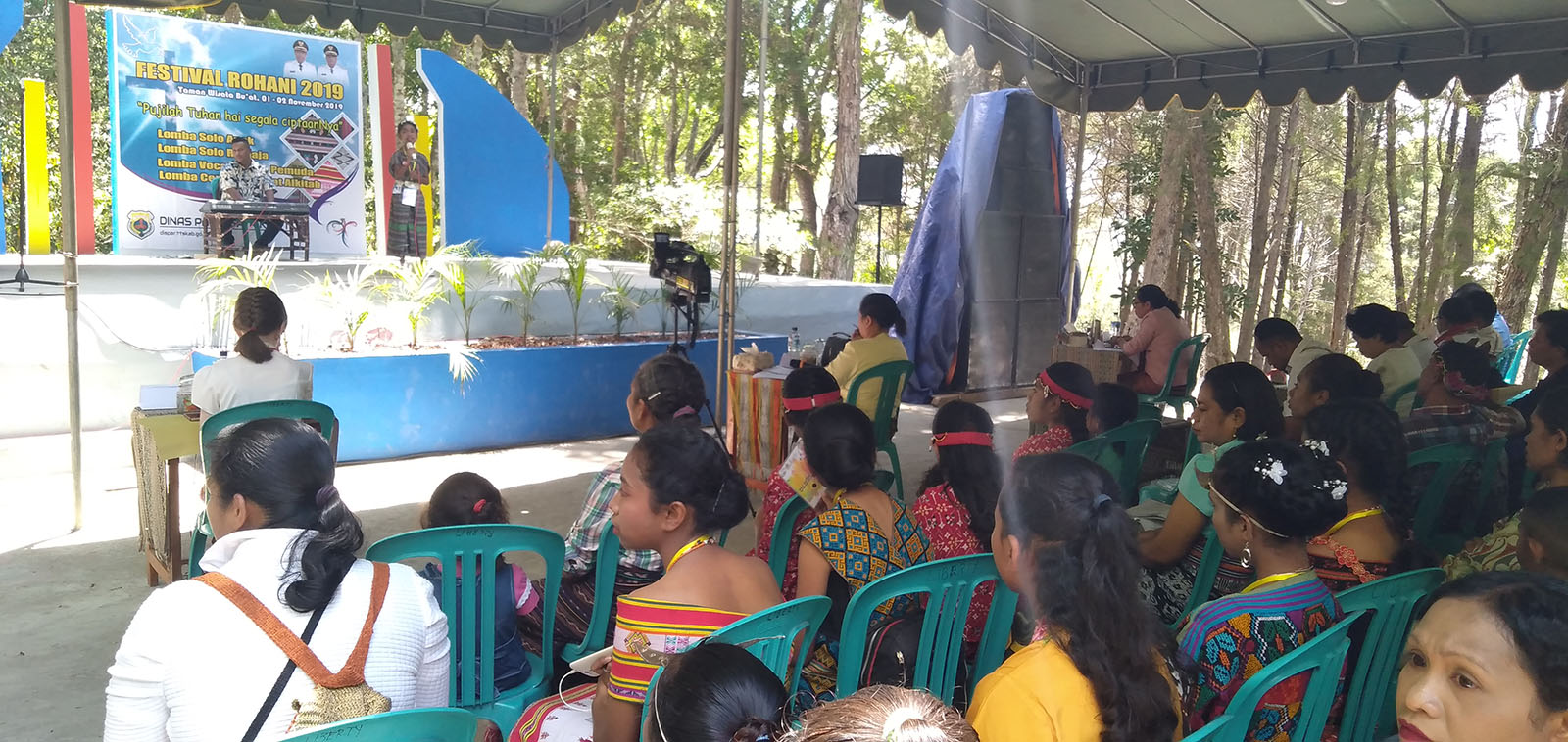 Wabup Army Buka Festival Rohani di TTS, Simak Liputannya