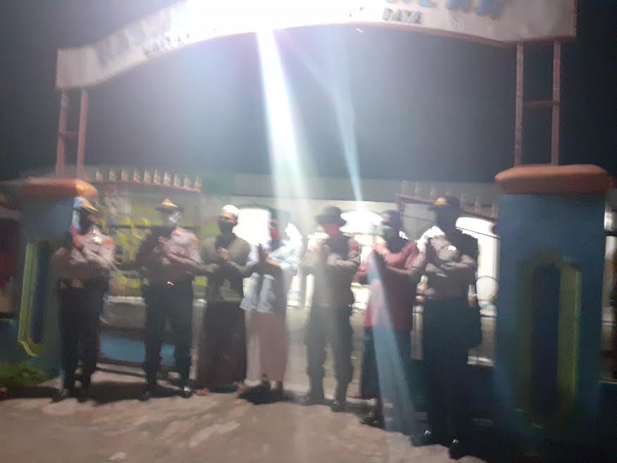 Umat Muslim Tidak Turun Pawai, Gema Takbiran Dikumandangkan Dari Dalam Mesjid Agung Alfalah