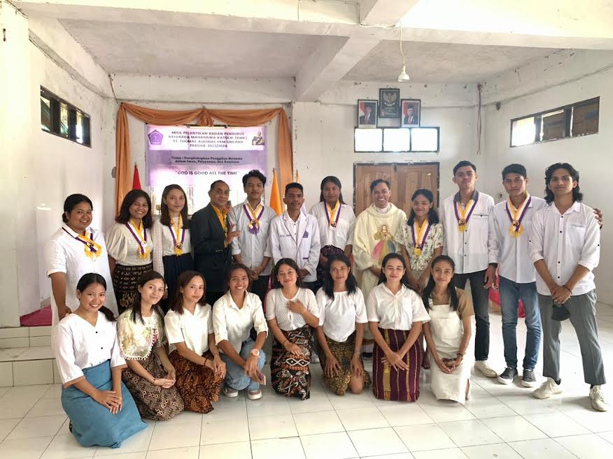 foto-bersama-badan-pengurus-baru-kmk-stthomas-aquinas-fkm-undana-kupang.jpg