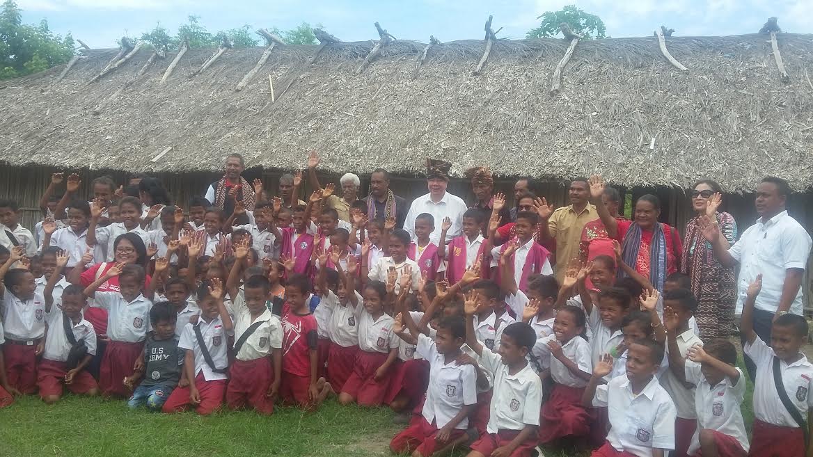 Febriano Riko, Cs Bersyukur Tidak Belajar Lagi di Gedung Darurat SDN Bimous