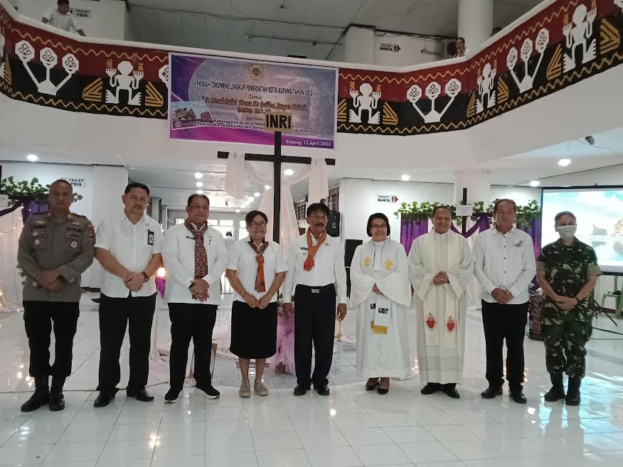 Pimpin Ibadah Paskah Oikumene di Pemkot Kupang, Rm Maxi Bria: Yesus Tidak Memberikan Rasa Putus Asa