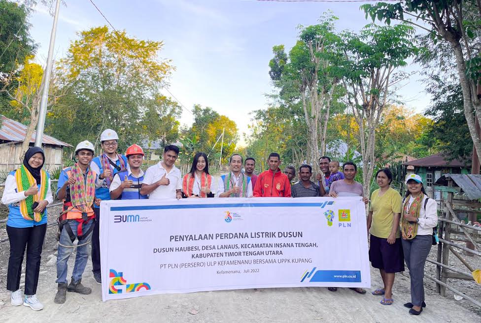 Kebahagiaan Warga Desa Sainiup dan Haubesi Desa Lanaus TTU Setelah Listrik Masuk Desa