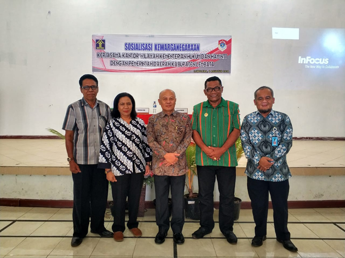 foto-bersama-wabup-lembata-dan-kakanwil-hukum-dan-ham_20180809_204615.jpg