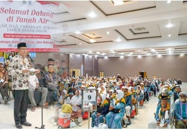 foto-jemaah-haji-saat-tiba-di-tanah-air.jpg