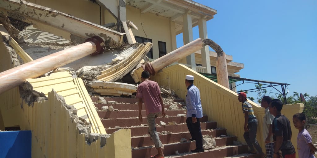 Pimpinan Dewan Minta Pemkab Segera Rehab Gedung DPRD Sumba Barat Daya