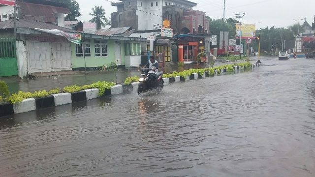 Simpang Lima Bandara Ende Jadi Langganan Genangan Air Karena Alasan Ini