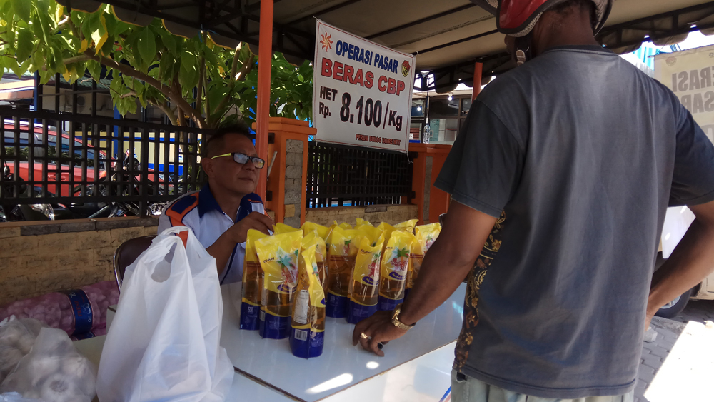 gerakan-stabilisasi-pangan-di-bulog-divre-ntt_20171213_093429.jpg