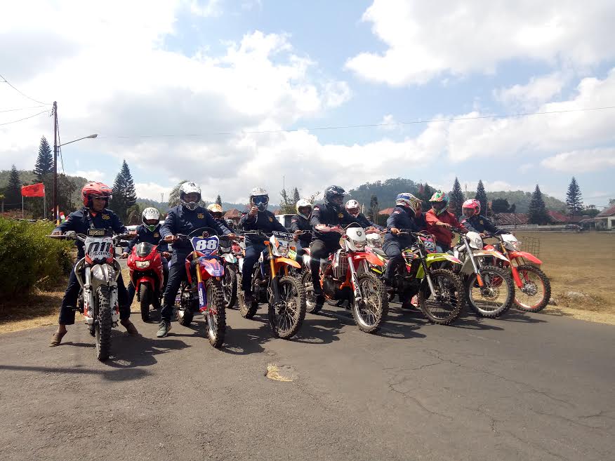 Pilkada Ngada 2020, Daftar ke DPC PDIP Ngada GUD Diarak dengan Tim Motor Trail Marianus Sae