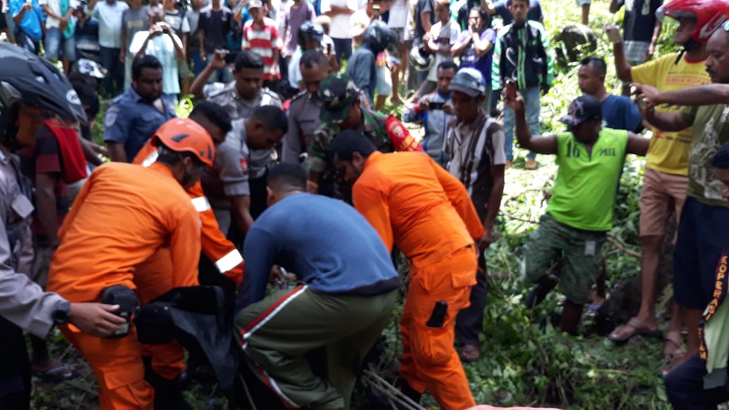 Remaja 16 Tahun Tewas, Jatuh Masuk Ke Dalam Jurang Setinggi 16 Meter, Dua Selamat