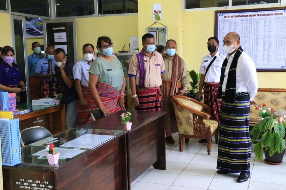 Gubernur NTT, Viktor Bungtilu Laiskodat Tekankan Kebersihan Kantor Saat Lakukan Sidak