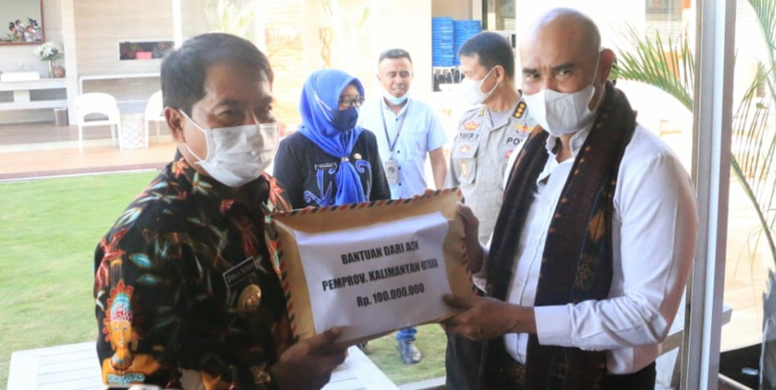 Gubernur Kaltara Zainal Paliwang Antar Langsung Bantuan Bencana dari Seluruh ASN ke Gubernur NTT