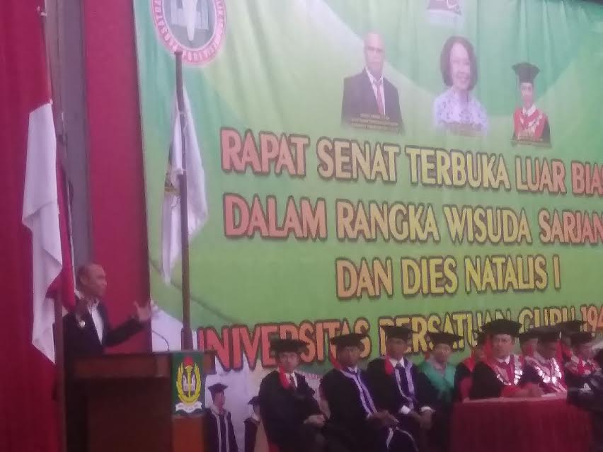 Wisuda UPG 1945 , Gubernur Viktor Laiskodat Tanya Alumni Arti Rajawali