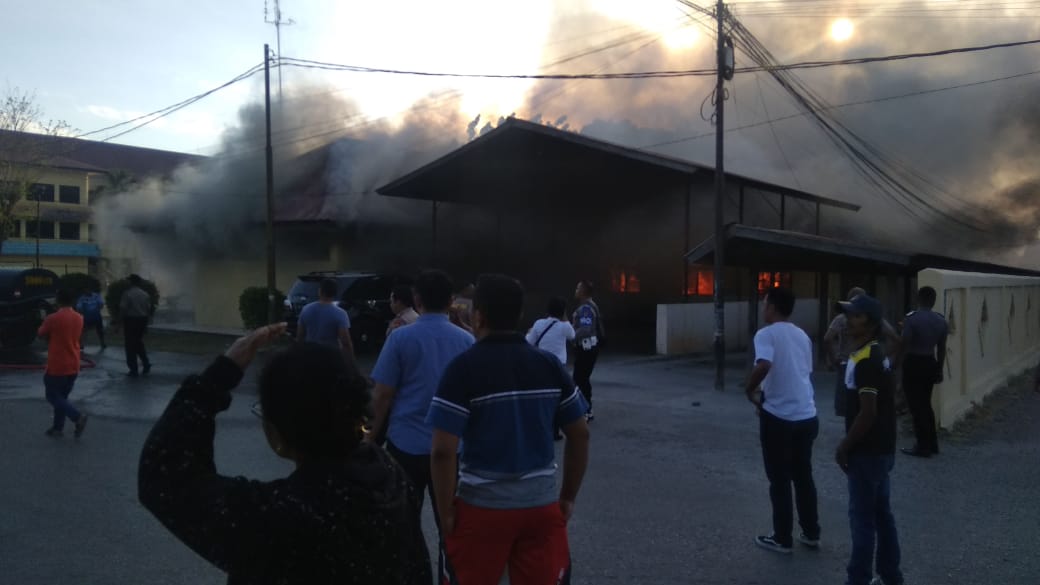 gudang-di-polda-ntt-terbakar.jpg