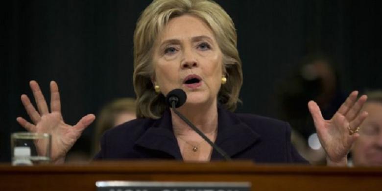 hillary-clinton-trump-berbahaya_20151214_094626.jpg