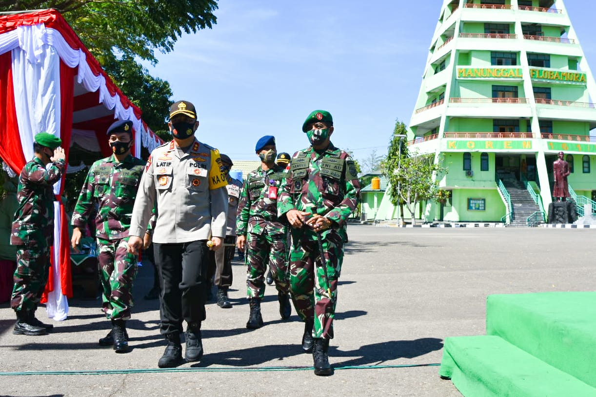 hut-tni-bagi-sembako-oke-1.jpg