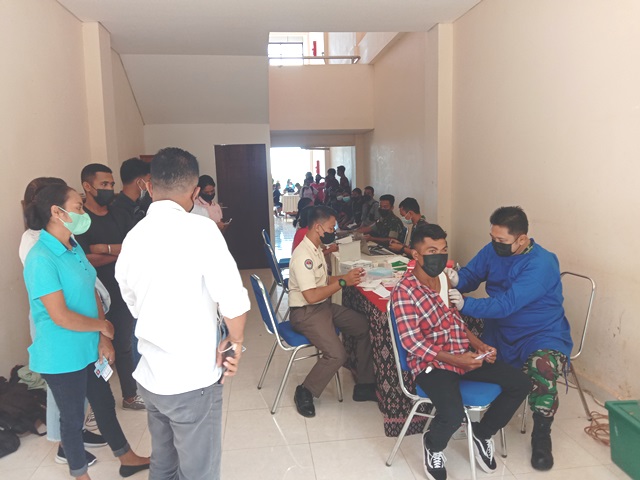iakn-vaksinasi-covid-19-di-kampus-iakn-kupang-selasa-19-april-2022.jpg