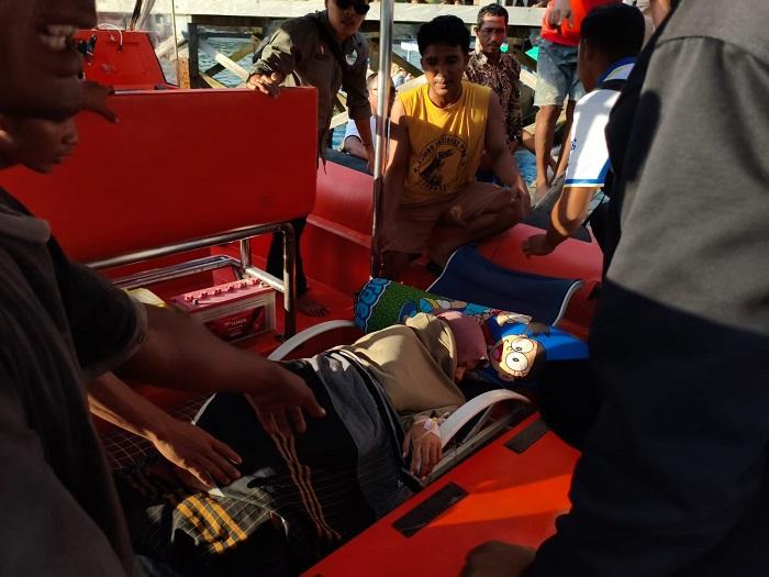FEATURE: Menembus Ombak dari Pulau Komodo Menuju Labuan Bajo, Perjuangan Ibu Hamil - Pos-kupang.com