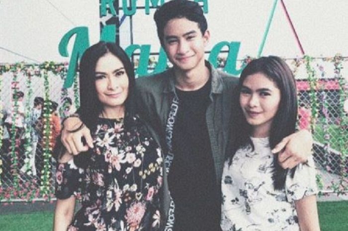 Menangis Berderai Airmata, Iis Dahlia Tiba-tiba Curhat Sedih Kondisi Anaknya Usai Diserang Warganet