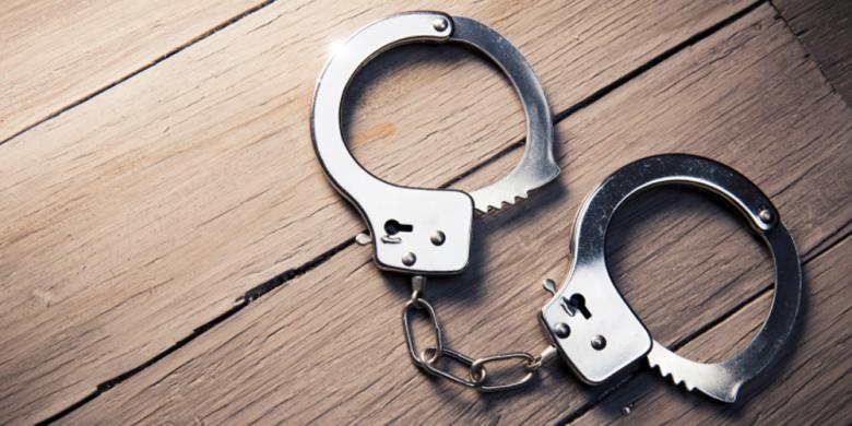 Resmi Jadi Pasangan Suami Istri, Pasangan Pengantin Ini Dapat Hadiah Borgol. Kok Bisa? Intip Yuk!