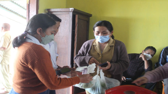 Inovatif Digital, Siswa SMPN 4 Langke Rembong Promosikan Jualan Melalui E-Commers