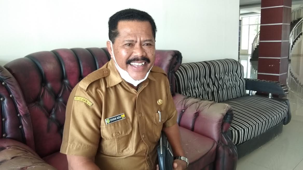 Pemkab Mabar Siap Aspal Jln Simpang Pede 2 yang Berdebu Tebal Bak Kabut