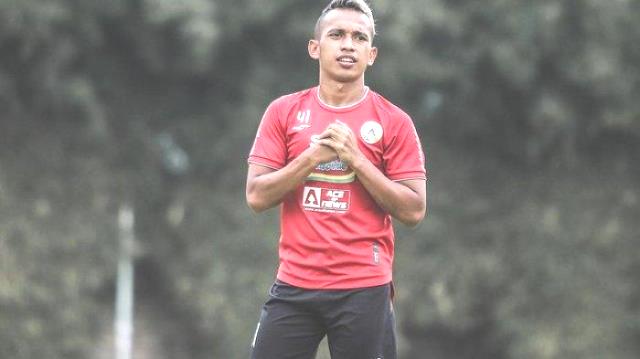 irfan-jaya-ke-bali-united-kontrak-h.jpg
