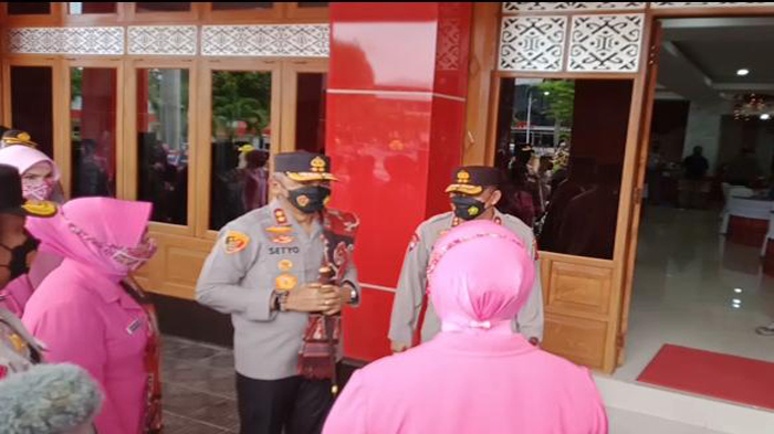 Irjen Lotharia Sambut Setyo Budiyanto di Mapolda NTT