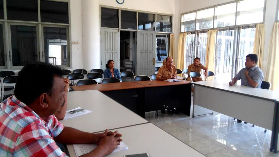 Gaji Suaminya Tidak Dibayar, Istri Ini Mengadu ke DPRD Sumba Timur