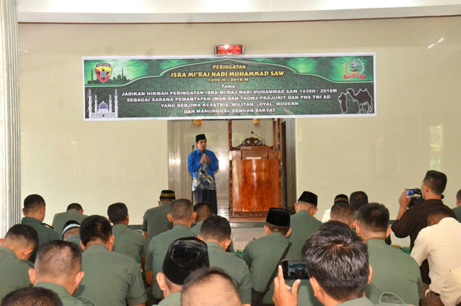 Korem 161 Wira Sakti Peringati Isra Mi'raj di Masjid Nurul Wathon