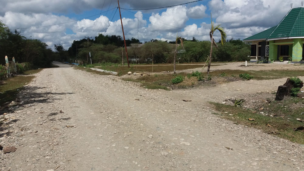 Jalan Menuju Kantor Dishub TTU Belum Diaspal