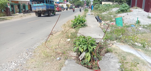 Drainase Jalan Negara di Kota Borong Tak Berfungsi,Dibuat Apa Dana Rutin APBN Pemeliharaan Berkala?