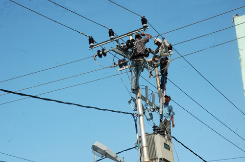 DPRD NTT Dukung Penurunan Tarif Dasar Listrik