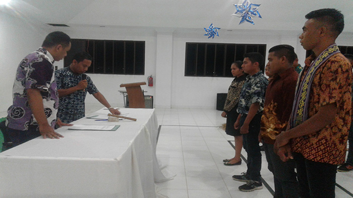Vinsen Making Lantik Badan Pengurus Jaringan Mahasiswa Kesehatan Kota Kupang