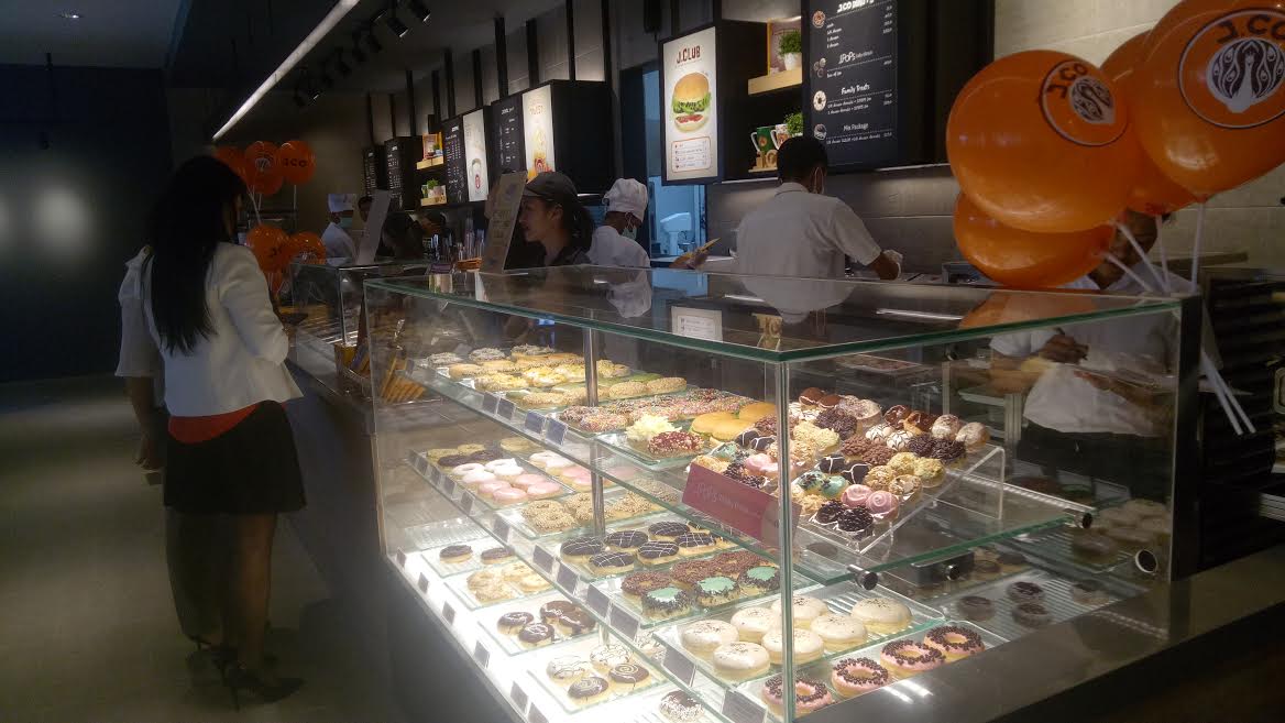 jco-donuts-and-coffee-flobamora-mall.jpg