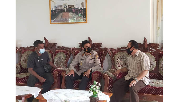Jelang Sambut Baru, Kapolsek Alok dan Kanit Intel Temui Pihak Keuskupan Maumere