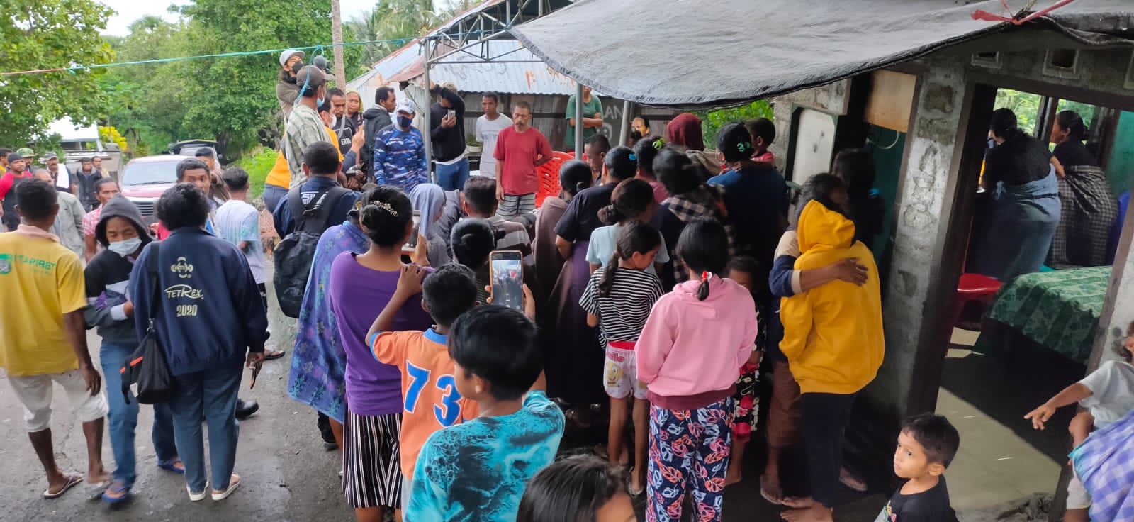 Keluarga di Adonara Flores Timur Terima Dua Jenazah TKW dengan Isak Tangis Memilukan