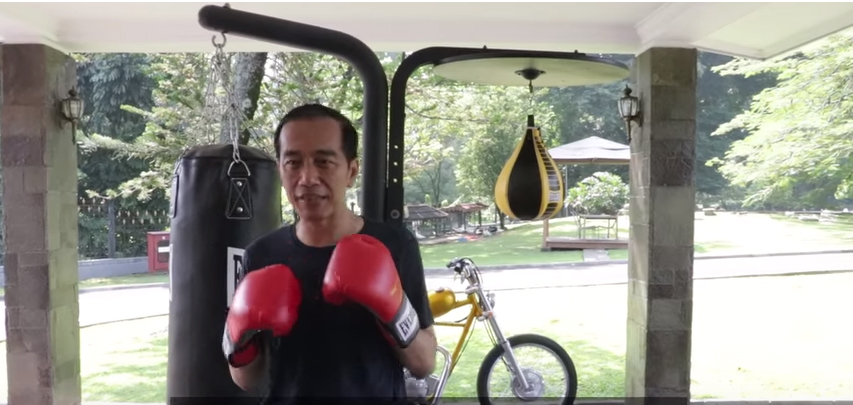 Latihan Tinju, Jokowi : Benar-benar Melelahkan!