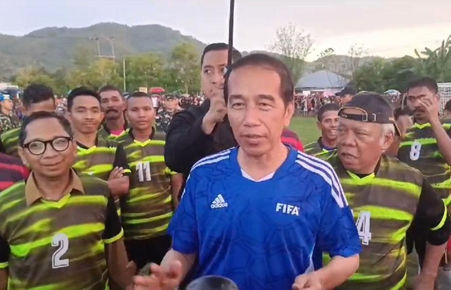 jokowi-sepak-bola-jadi-kiper.jpg