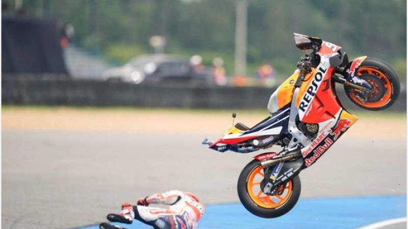 kabar-buruk-motogp-kecelakaan-hebat-marc-marquez-jelang-motogp-thailand-2019-masih-bisa-balap.jpg