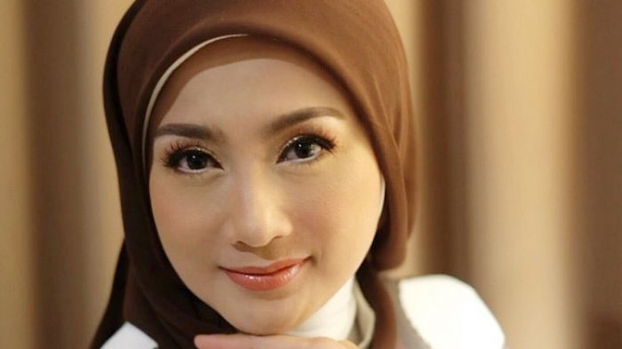 Artis Desy Ratnasari Ungkap Hikmah Perceraian dan Tipe Ideal Pasangan Hidup