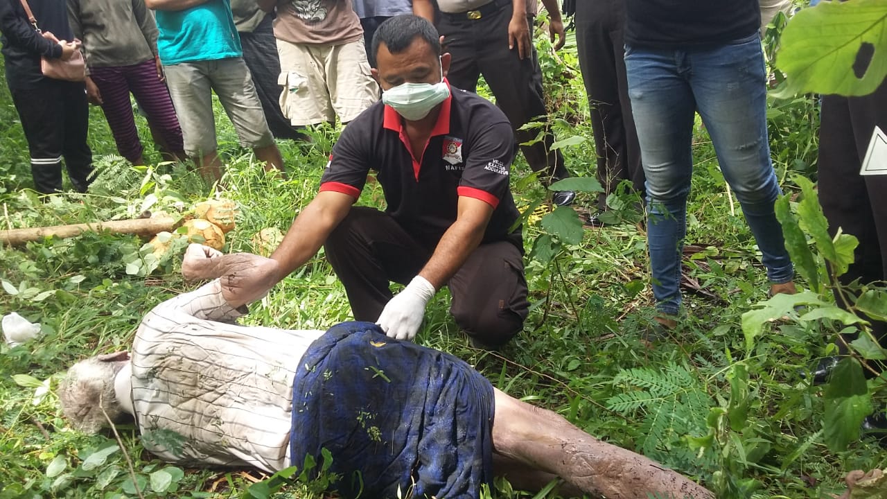 BREAKING NEWS: Pria Paruh Bayah Ditemukan Meninggal di Kebun