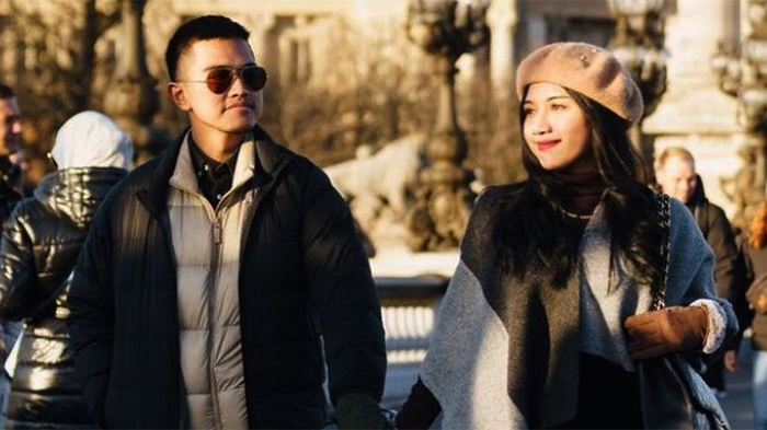 Meski Mantu Presiden, Erina Gudono Tak Gengsi Makan Soto di Pinggir Jalan, Istri Kaesang Cuek