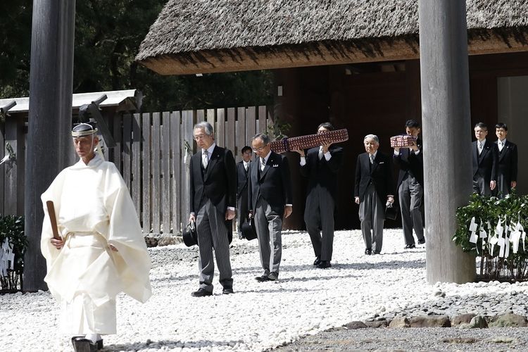 Turun Takhta, Kaisar Akihito upacara ke Kuil Shinto