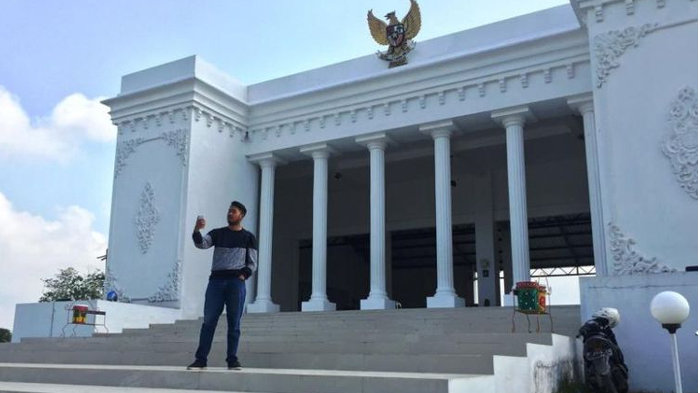 Kantor Desa Ini Dibangun Mirip Istana Negara Hanya dengan Anggaran Rp 1,8 M