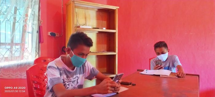 Kantor DPC PDI Perjuangan Sikka Jadi Tempat Belajar Siswa