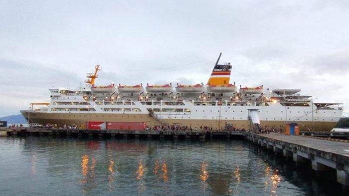 kapal-pelni-KM-Awu-singgah-di-pelabuhan.jpg