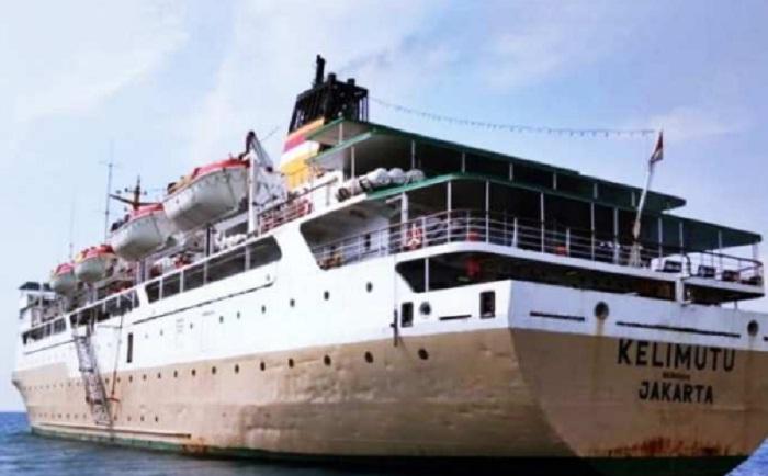 kapal-pelni-KM-Kelomutu-dari-Kumai-ke-Semarang.jpg