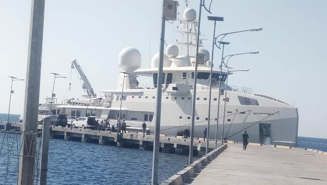 kapal-pesiar-jenis-yacht-mewah-milik-emir-qatar-hh-sheikh-tamim-bin-hamad-al-thani.jpg