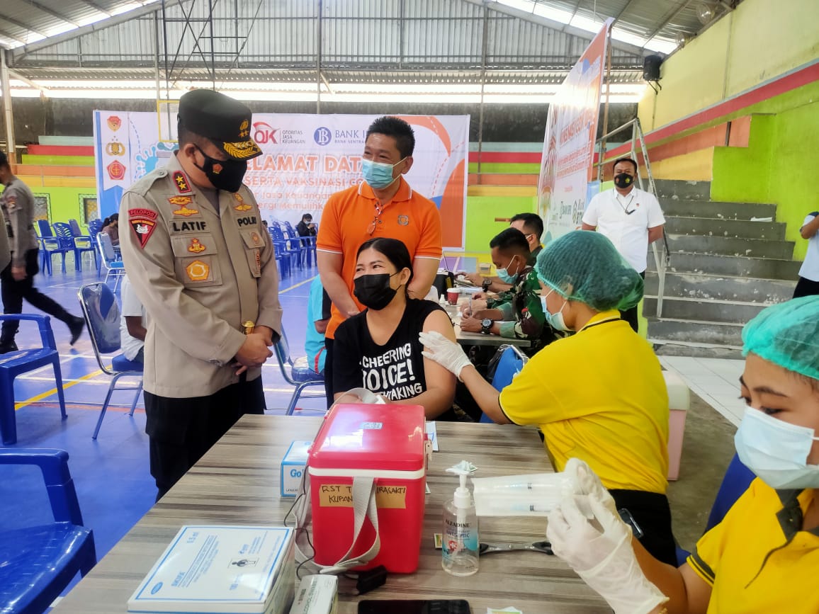 12.000 Warga Kota Kupang Difasilitasi Vaksin Covid-19 Oleh REI dan OJK NTT